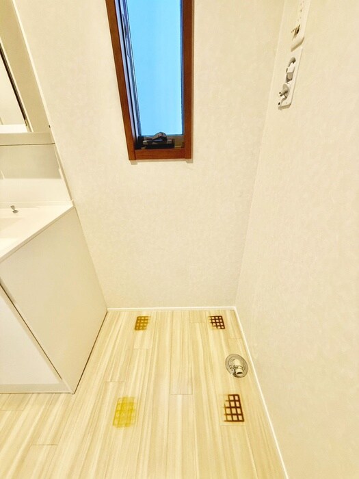 物件内観写真13　(洗濯機置場)