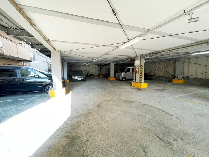 物件外観写真3　(駐車場)