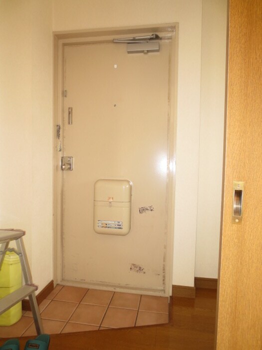 物件内観写真12　(玄関)