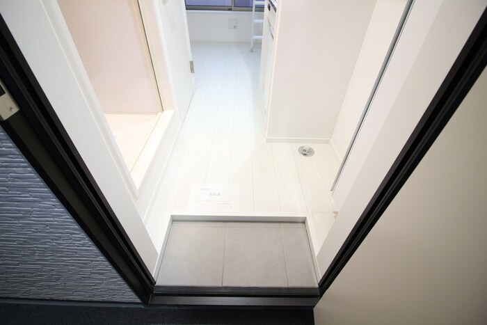 物件内観写真16　(玄関)