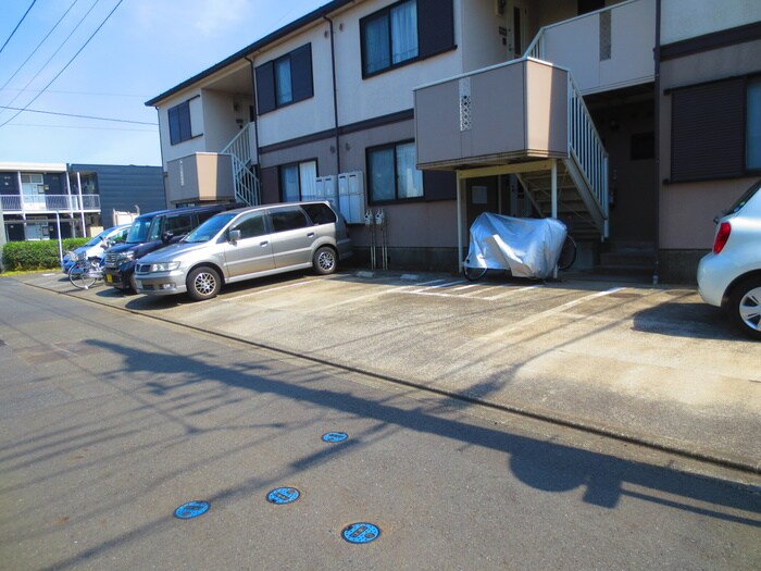 物件外観写真6　(駐車場)