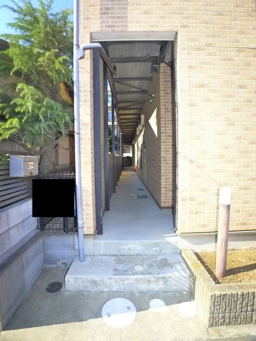 物件外観写真4　(エントランス部分)