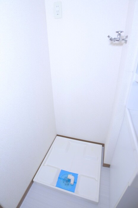 物件内観写真14　(洗濯機置場)