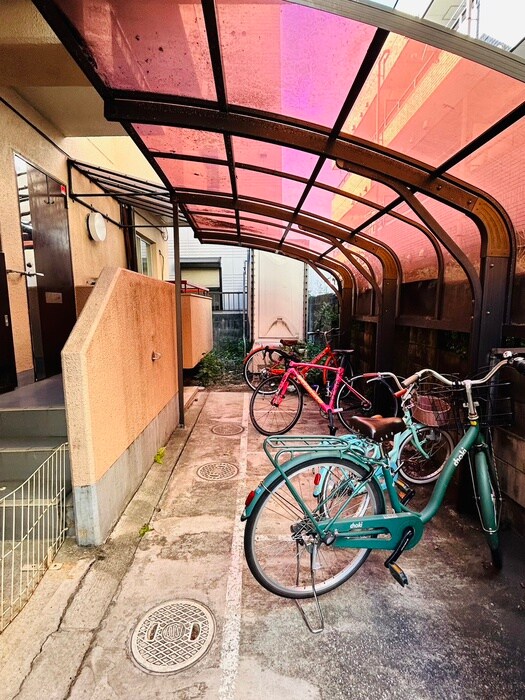 物件外観写真4　(駐輪場)