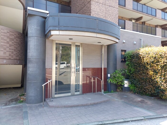 物件外観写真3　(エントランス部分)