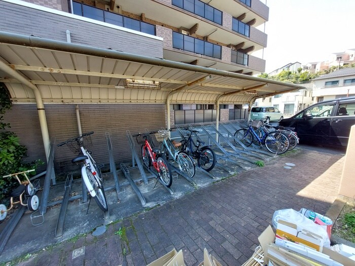 物件外観写真5　(駐輪場)