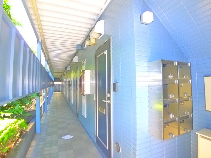 物件外観写真5　(エントランス部分)