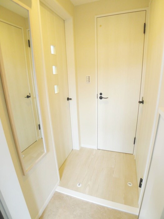 物件内観写真7　(玄関)