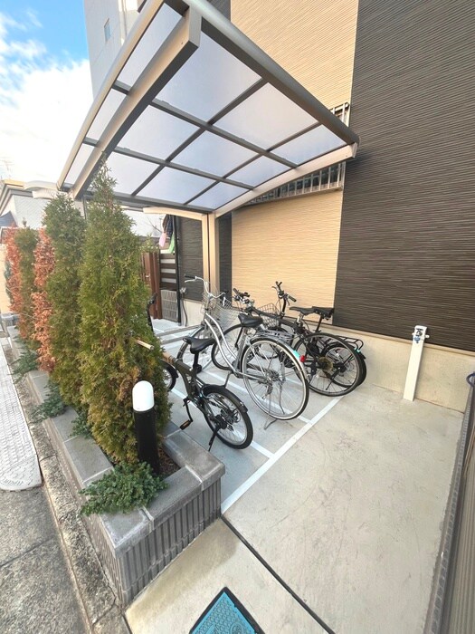 物件外観写真3　(駐輪場)