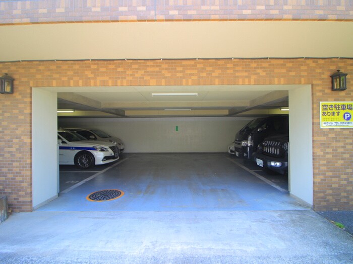 物件外観写真5　(駐車場)