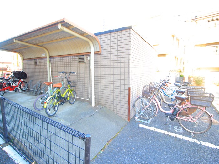 物件外観写真4　(駐輪場)