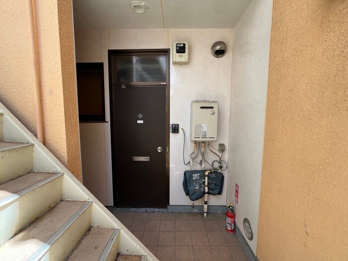 物件外観写真3　(エントランス部分)