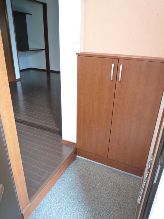 物件内観写真11　(玄関)