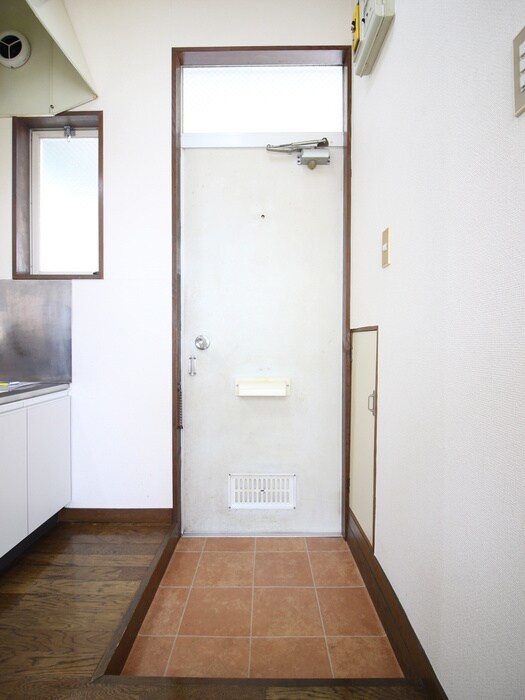 物件内観写真7　(玄関)