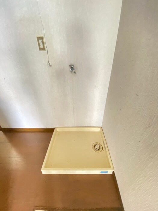 物件内観写真8　(洗濯機置場)