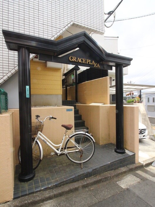 物件外観写真4　(エントランス部分)