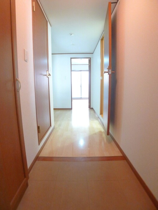 物件内観写真16　(玄関)