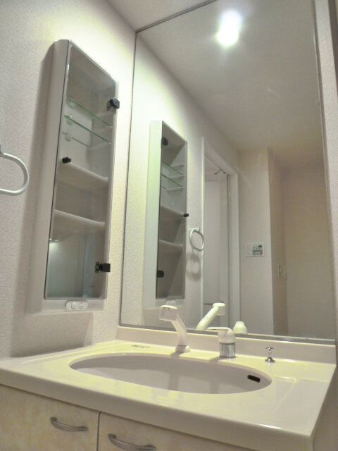 物件内観写真8　(洗面)