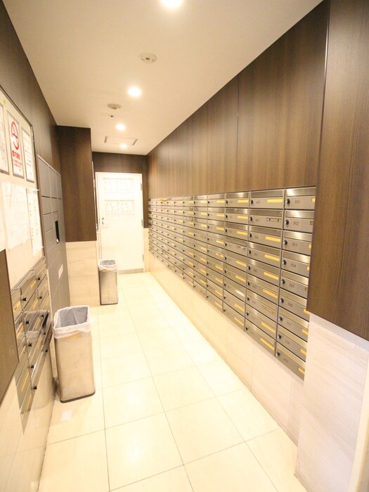 物件外観写真6　(エントランス部分)