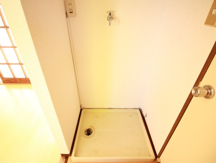 物件内観写真9　(洗濯機置場)