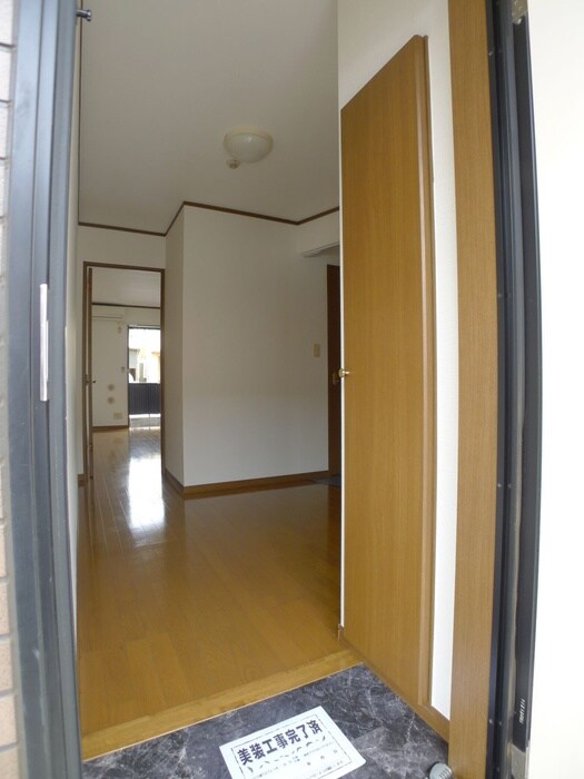 物件内観写真13　(玄関)