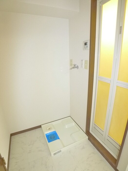 物件内観写真17　(洗濯機置場)