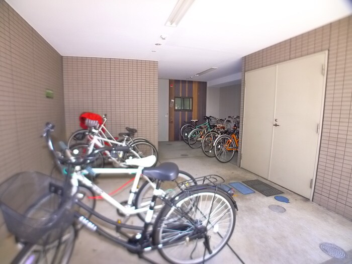 物件外観写真4　(駐輪場)