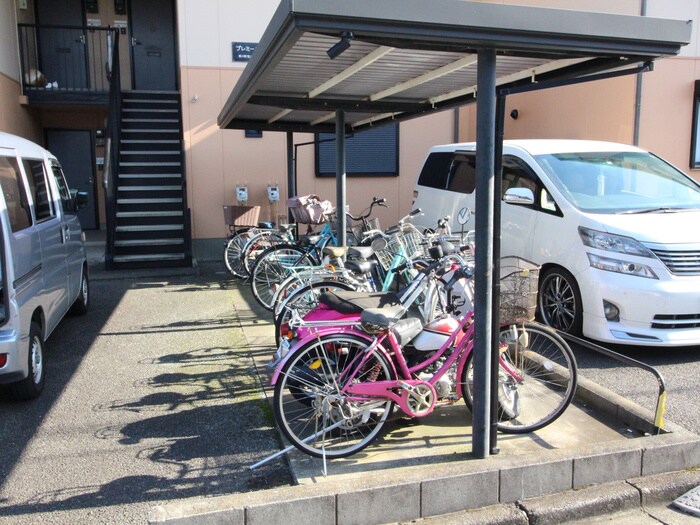 物件外観写真5　(駐輪場)