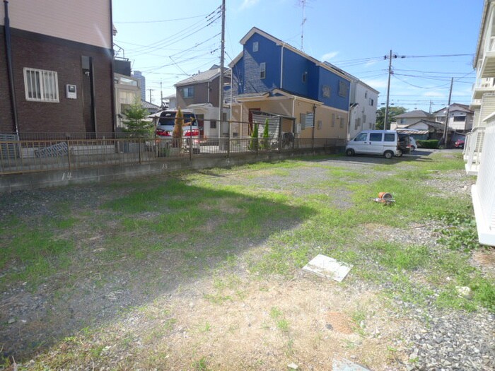 物件外観写真3　(駐車場)