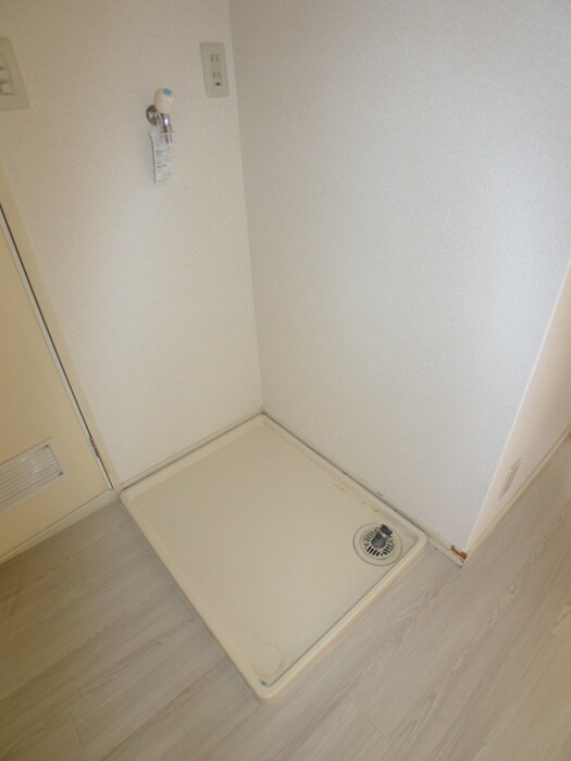 物件内観写真12　(洗濯機置場)