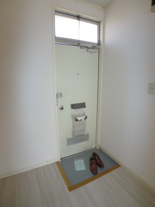 物件内観写真16　(玄関)