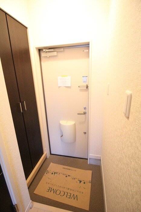 物件内観写真17　(玄関)