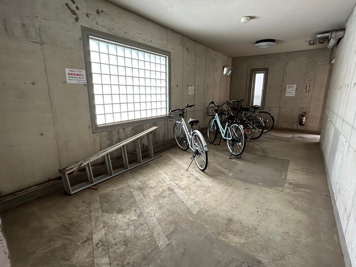 物件外観写真5　(駐輪場)