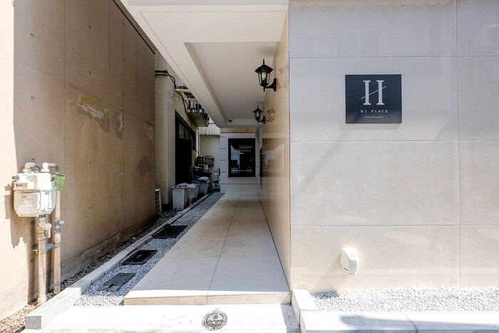 物件外観写真3　(エントランス部分)