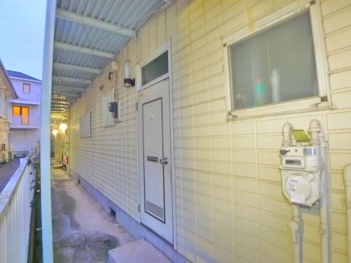 物件外観写真4　(エントランス部分)