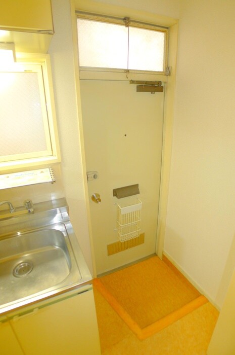 物件内観写真16　(玄関)