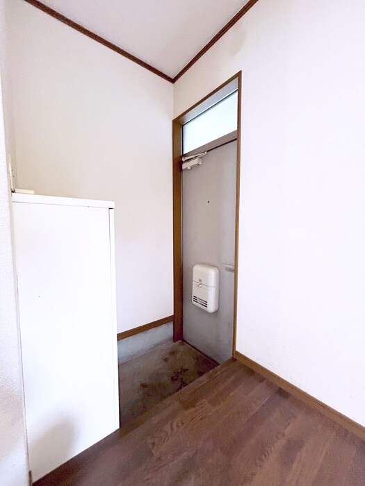 物件内観写真17　(玄関)