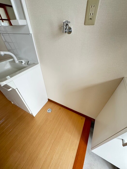 物件内観写真12　(洗濯機置場)