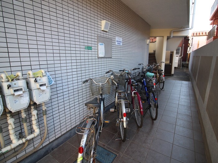 物件外観写真4　(駐輪場)