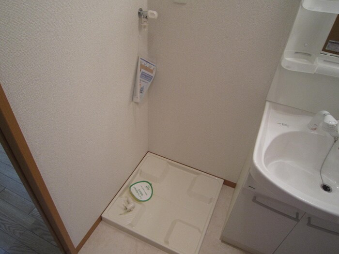 物件内観写真13　(洗濯機置場)