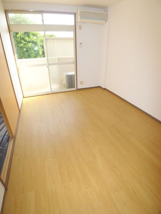 物件内観写真8　(室内からの展望)