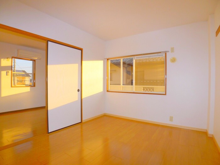 物件内観写真12　(室内からの展望)