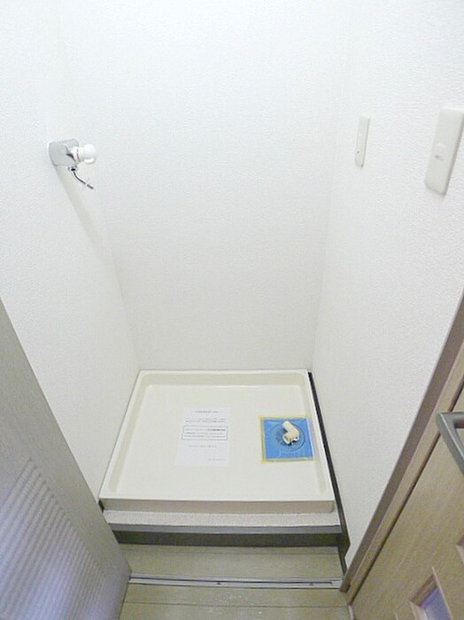 物件内観写真18　(洗濯機置場)