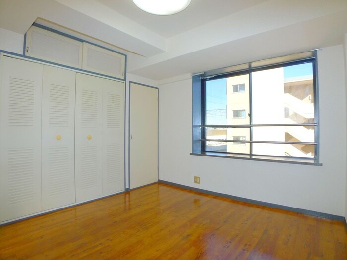 物件内観写真8　(室内からの展望)