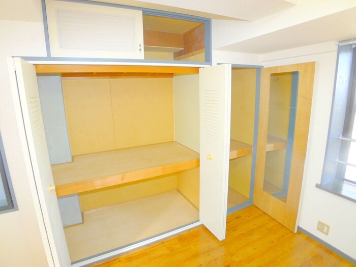 物件内観写真12　(収納)