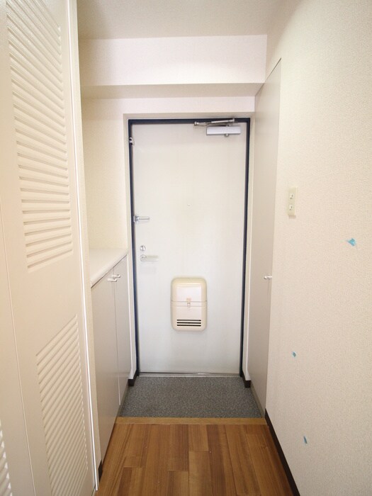 物件内観写真7　(玄関)