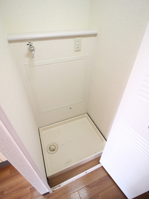 物件内観写真12　(洗濯機置場)