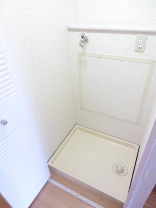 物件内観写真13　(洗濯機置場)