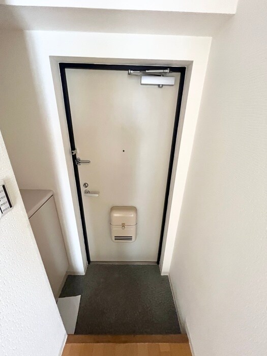物件内観写真13　(玄関)