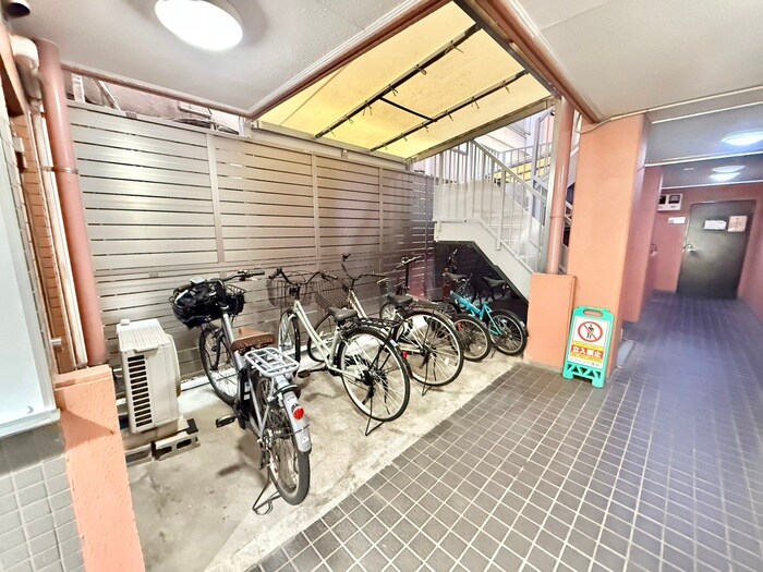 物件外観写真5　(駐輪場)